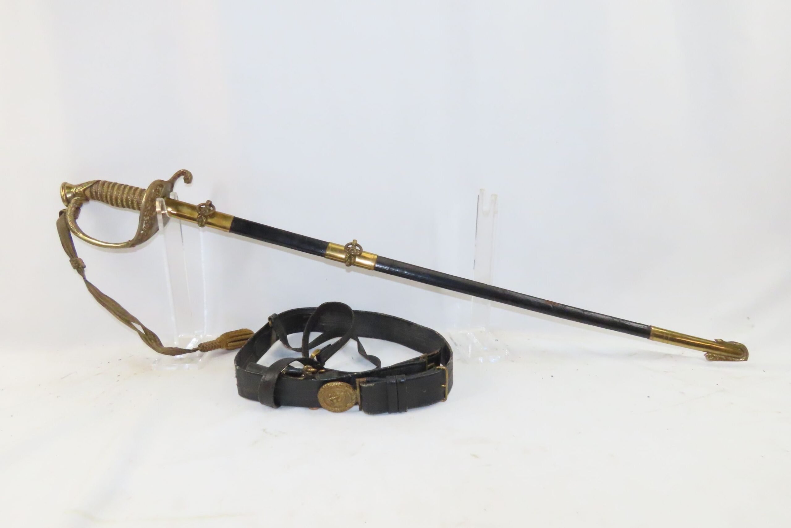 n-s-meyer-model-1852-naval-officer-s-sword-12-5-c-rantique018